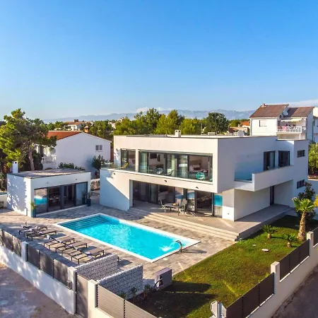 Beautiful Tiara Villa *