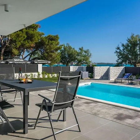 Beautiful Tiara Villa *