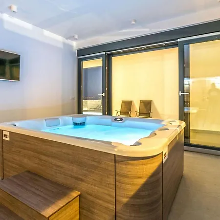 Beautiful Tiara Villa
